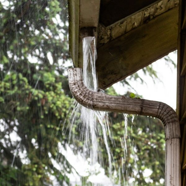 Damaged and broken gutter on a Pretoria home roof.